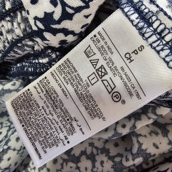 EUC OLD NAVY FLORAL V NECK SOFT JUMPSUIT SIZE SMALL - Picture 13 of 16